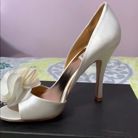 Shoes - Picture 5 of 8